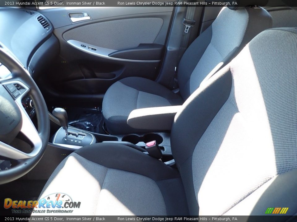 2013 Hyundai Accent GS 5 Door Ironman Silver / Black Photo #11