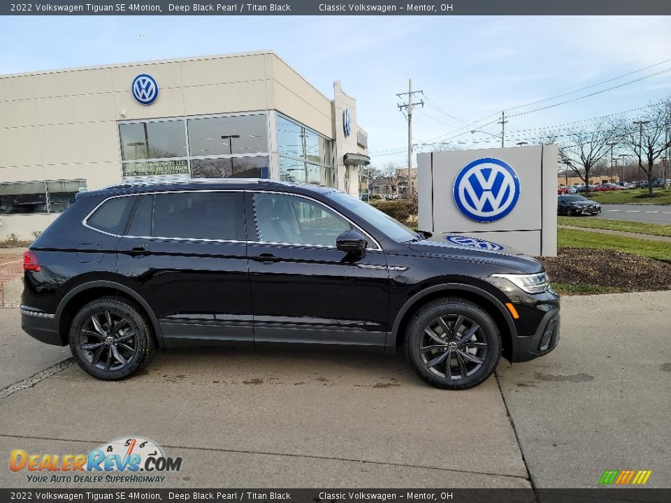 2022 Volkswagen Tiguan SE 4Motion Deep Black Pearl / Titan Black Photo #2