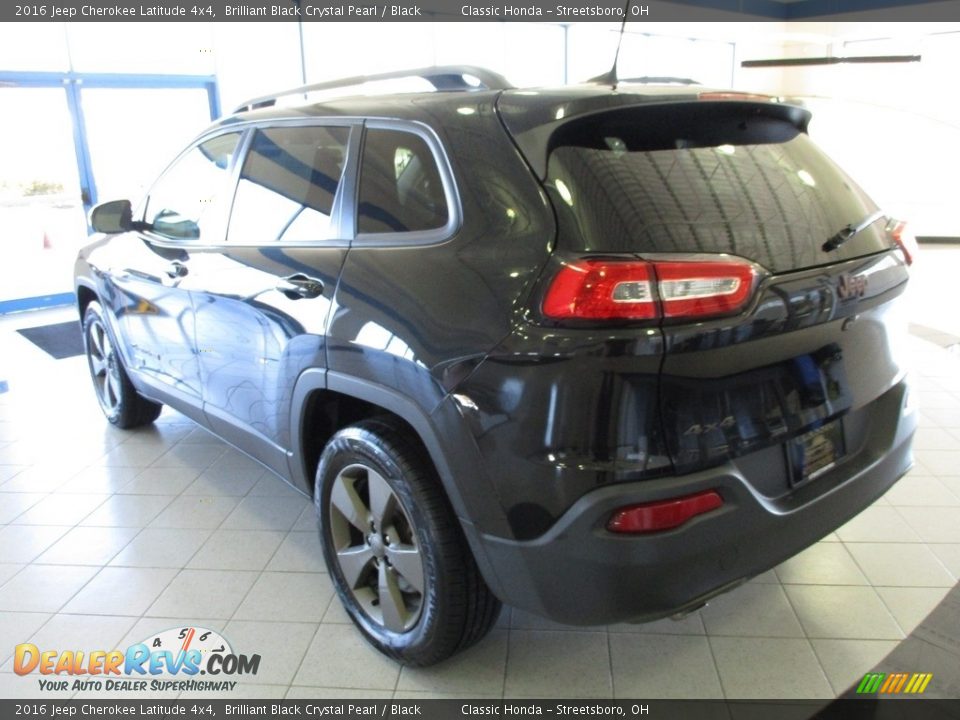 2016 Jeep Cherokee Latitude 4x4 Brilliant Black Crystal Pearl / Black Photo #10