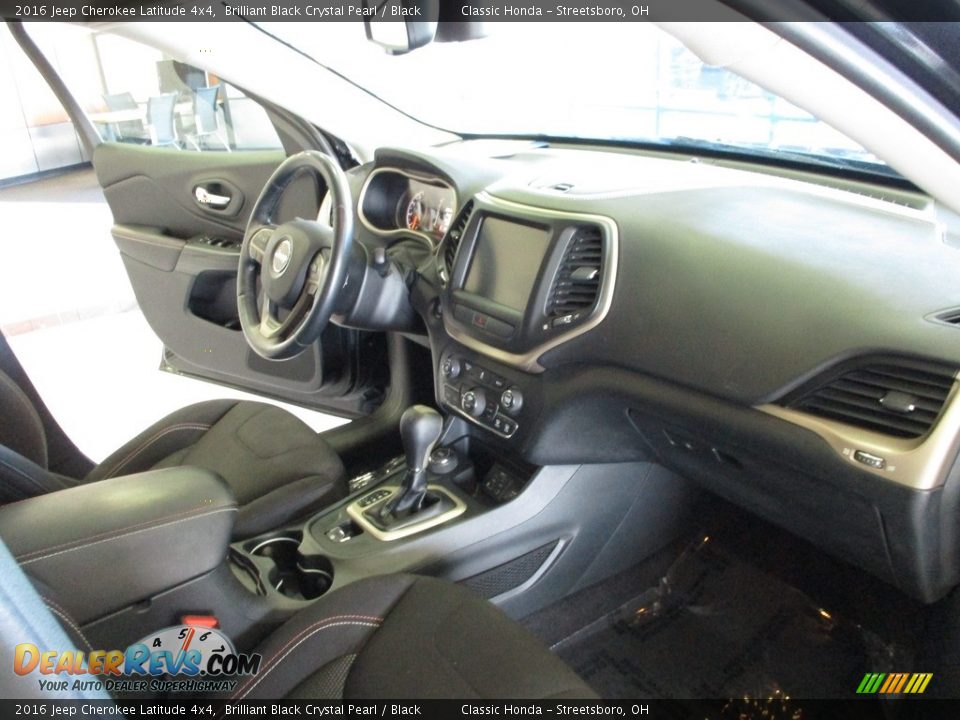 2016 Jeep Cherokee Latitude 4x4 Brilliant Black Crystal Pearl / Black Photo #16