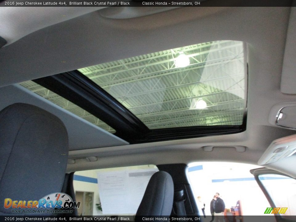 2016 Jeep Cherokee Latitude 4x4 Brilliant Black Crystal Pearl / Black Photo #18
