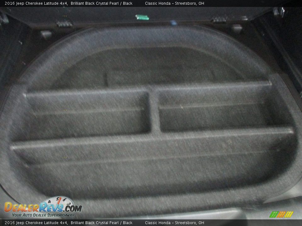 2016 Jeep Cherokee Latitude 4x4 Brilliant Black Crystal Pearl / Black Photo #24
