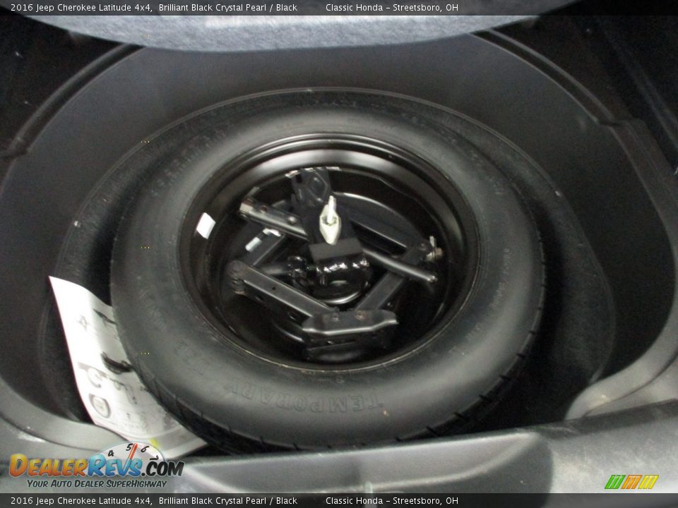 2016 Jeep Cherokee Latitude 4x4 Brilliant Black Crystal Pearl / Black Photo #25