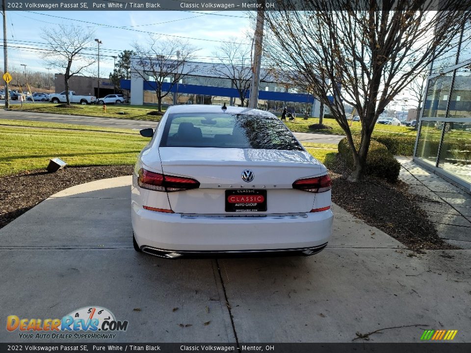 2022 Volkswagen Passat SE Pure White / Titan Black Photo #3