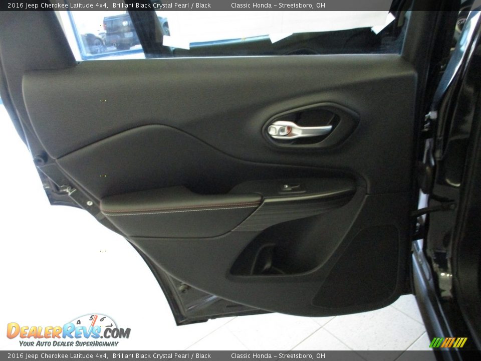 2016 Jeep Cherokee Latitude 4x4 Brilliant Black Crystal Pearl / Black Photo #26