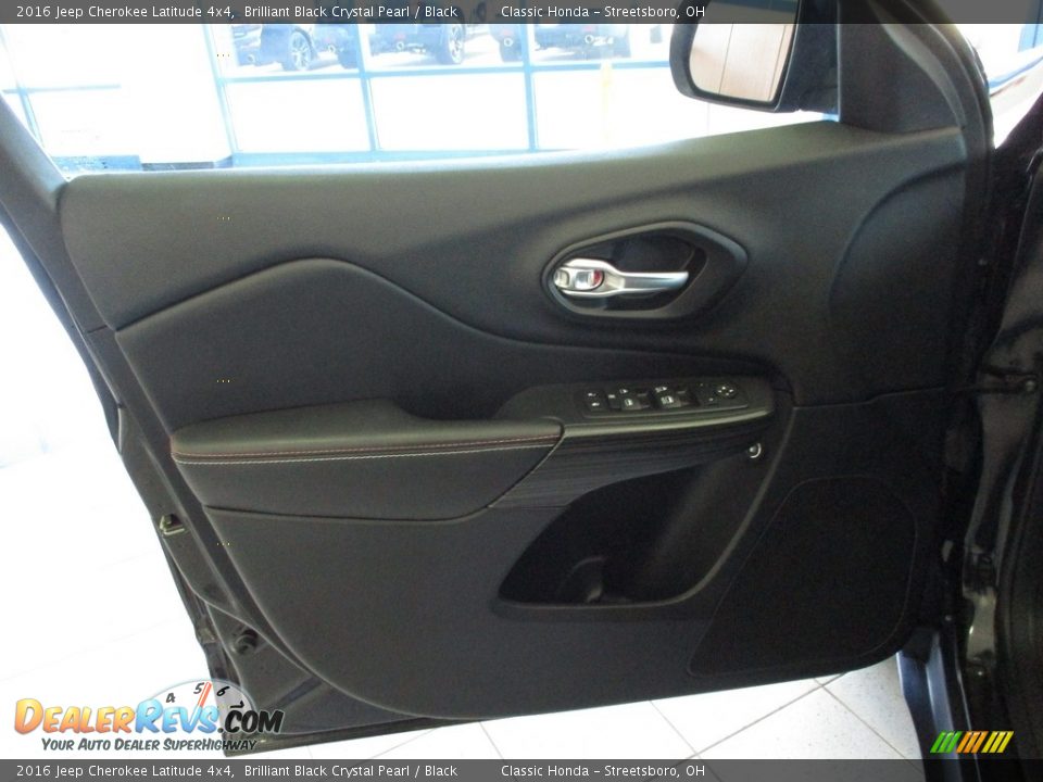 2016 Jeep Cherokee Latitude 4x4 Brilliant Black Crystal Pearl / Black Photo #29