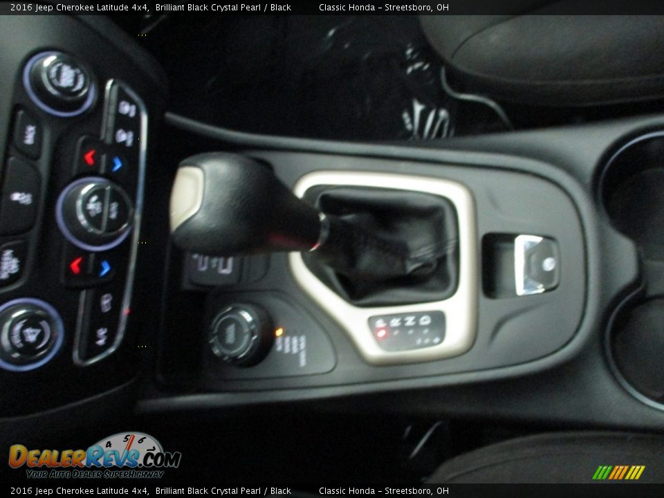 2016 Jeep Cherokee Latitude 4x4 Brilliant Black Crystal Pearl / Black Photo #35