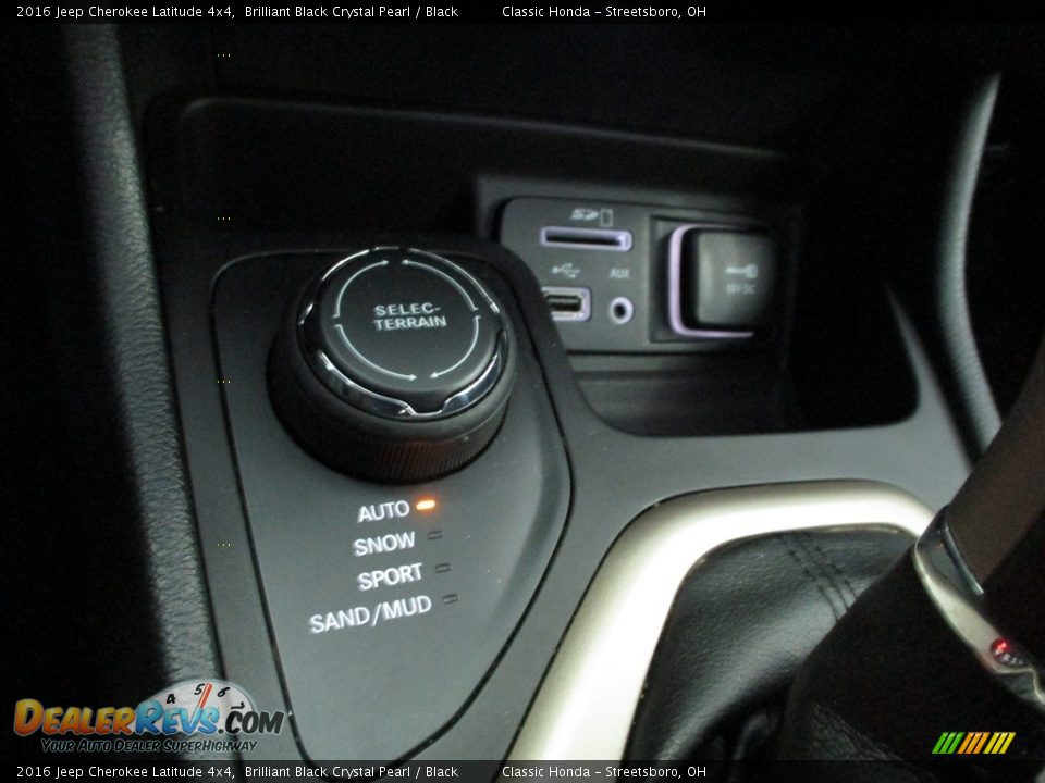 2016 Jeep Cherokee Latitude 4x4 Brilliant Black Crystal Pearl / Black Photo #36