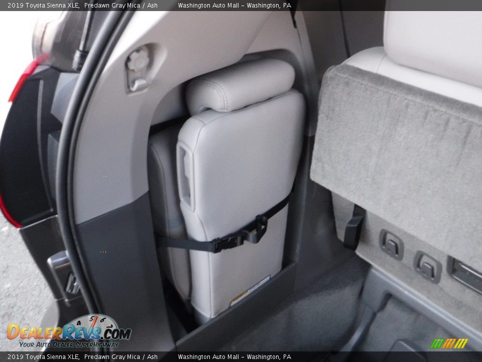 2019 Toyota Sienna XLE Predawn Gray Mica / Ash Photo #32