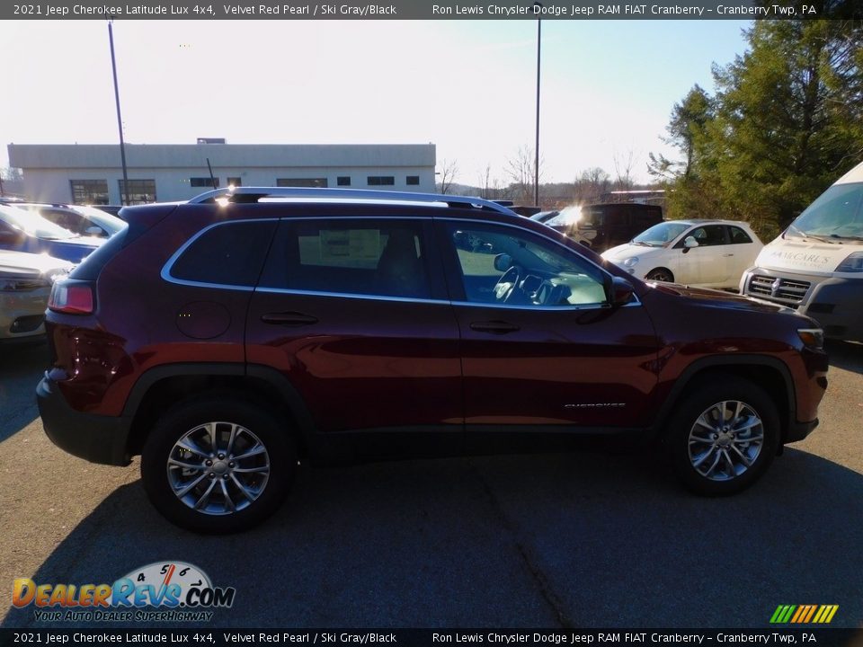 2021 Jeep Cherokee Latitude Lux 4x4 Velvet Red Pearl / Ski Gray/Black Photo #4