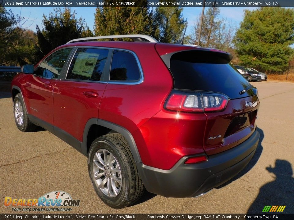 2021 Jeep Cherokee Latitude Lux 4x4 Velvet Red Pearl / Ski Gray/Black Photo #8