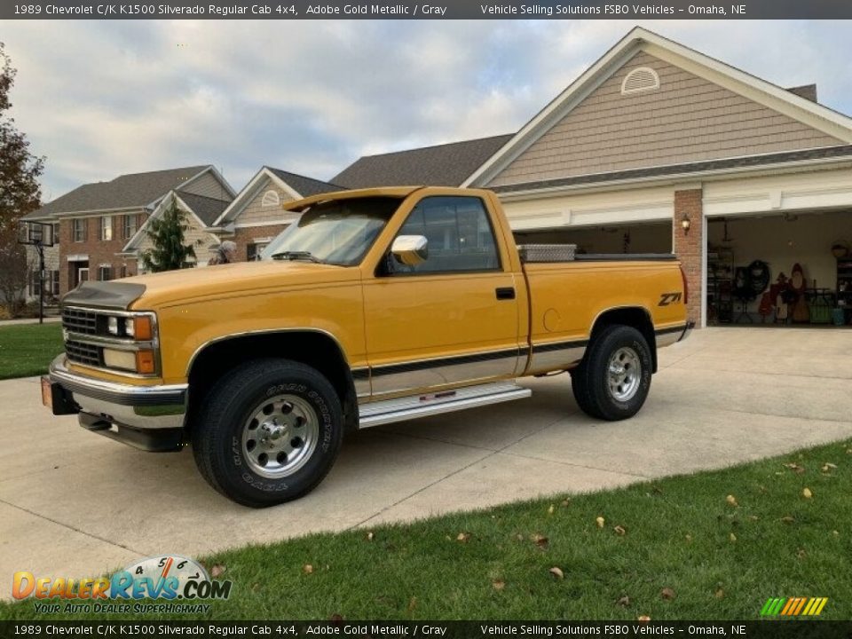 Front 3/4 View of 1989 Chevrolet C/K K1500 Silverado Regular Cab 4x4 Photo #1