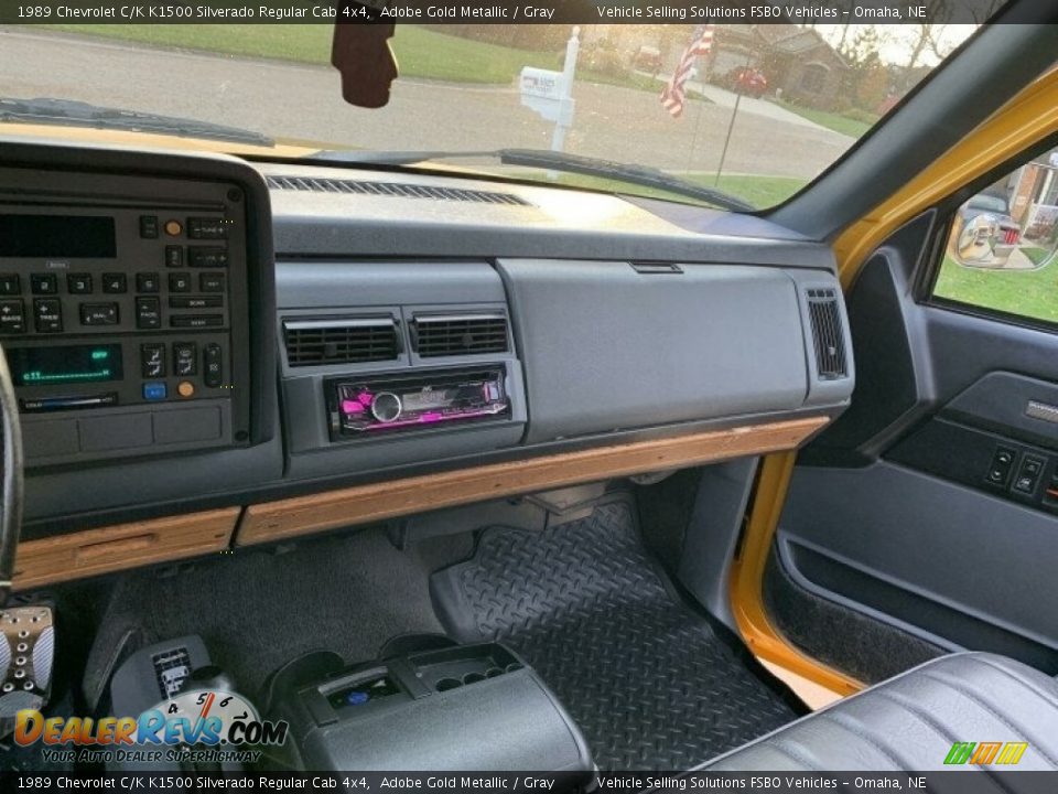 1989 Chevrolet C/K K1500 Silverado Regular Cab 4x4 Adobe Gold Metallic / Gray Photo #2