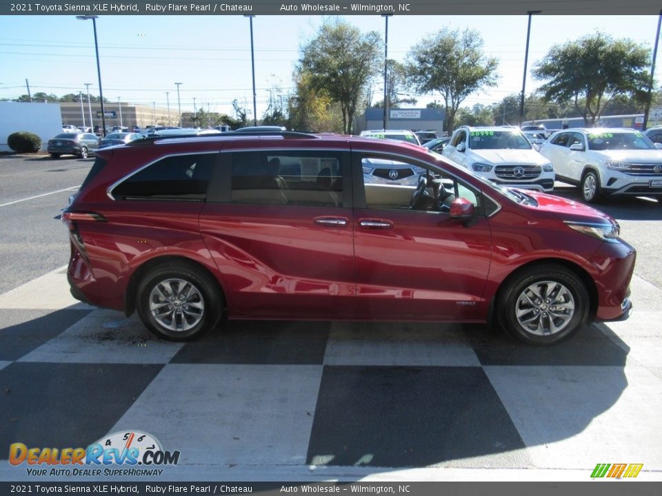 2021 Toyota Sienna XLE Hybrid Ruby Flare Pearl / Chateau Photo #3