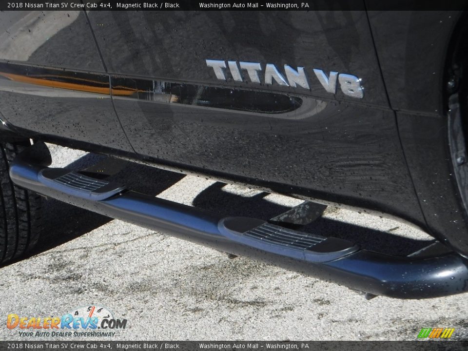 2018 Nissan Titan SV Crew Cab 4x4 Magnetic Black / Black Photo #11