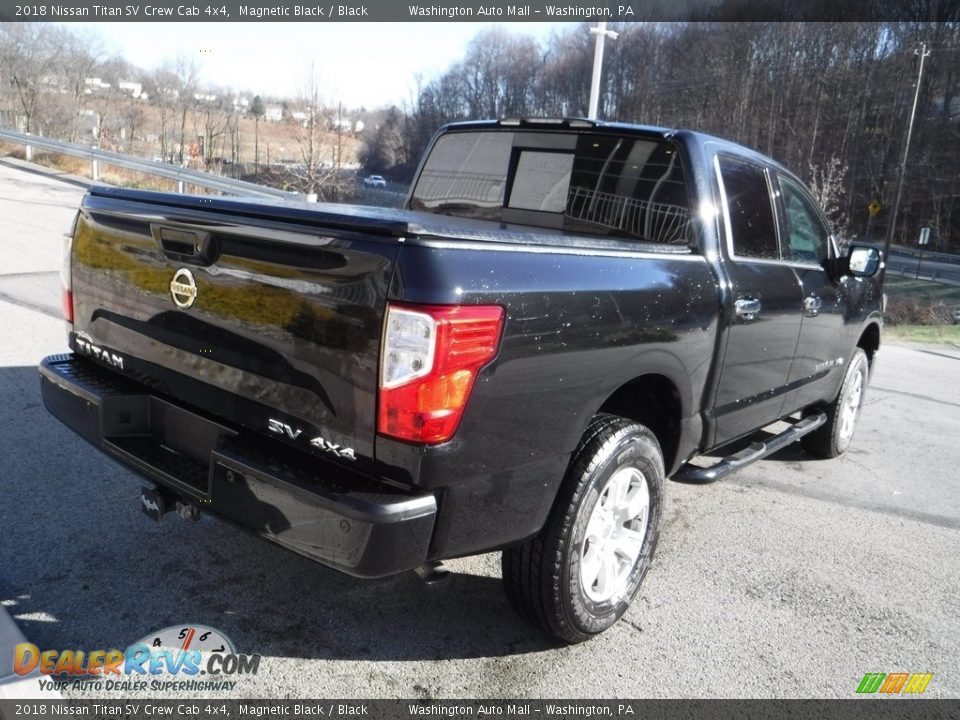 2018 Nissan Titan SV Crew Cab 4x4 Magnetic Black / Black Photo #17