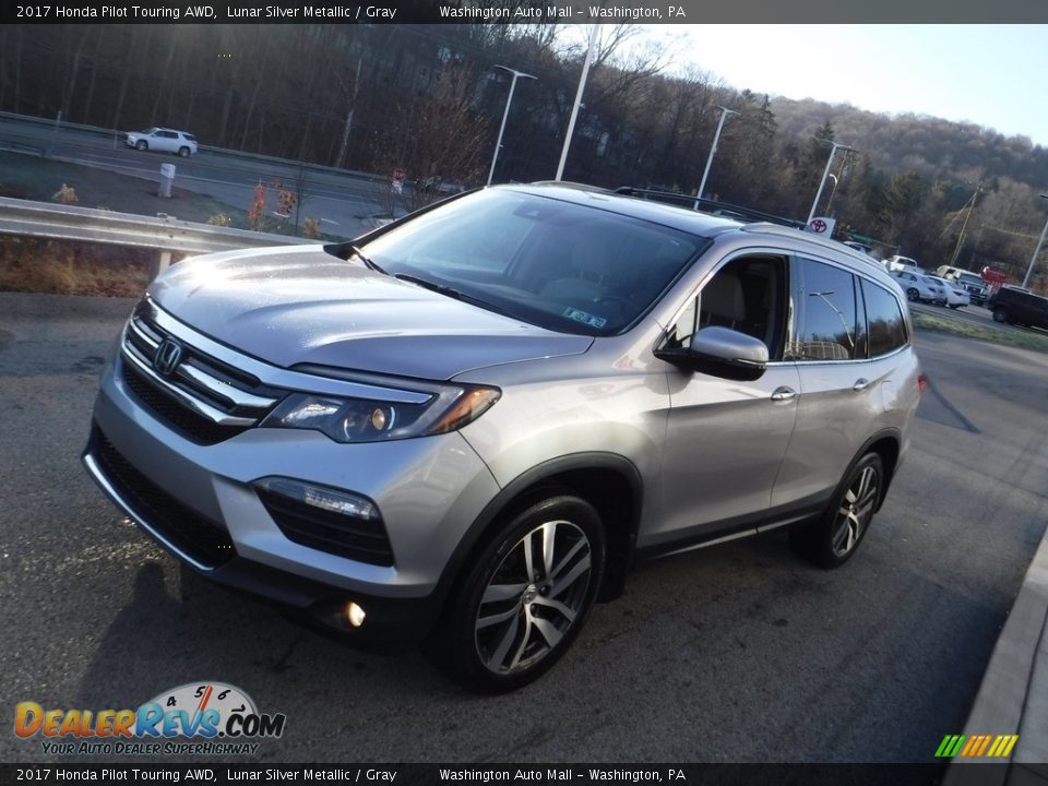 2017 Honda Pilot Touring AWD Lunar Silver Metallic / Gray Photo #10