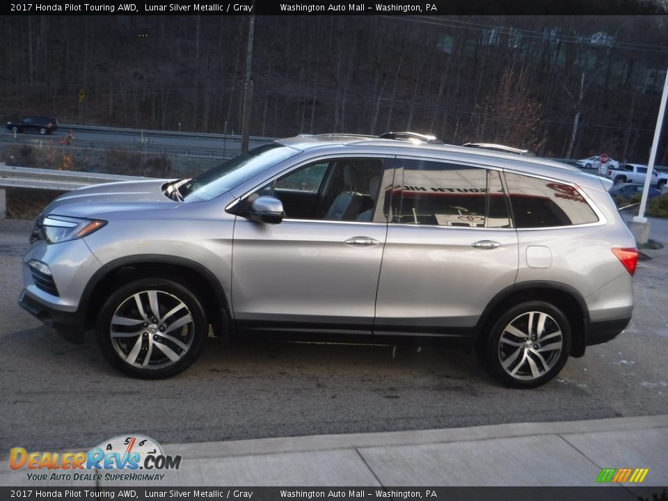 2017 Honda Pilot Touring AWD Lunar Silver Metallic / Gray Photo #11