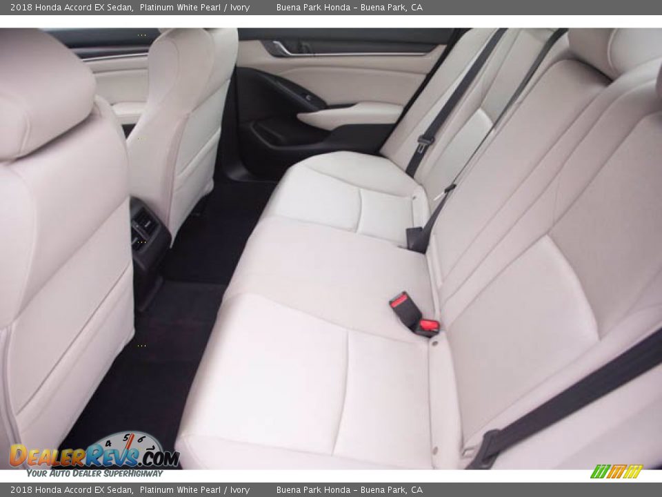 2018 Honda Accord EX Sedan Platinum White Pearl / Ivory Photo #16