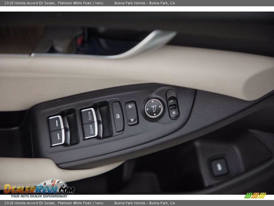 2018 Honda Accord EX Sedan Platinum White Pearl / Ivory Photo #30