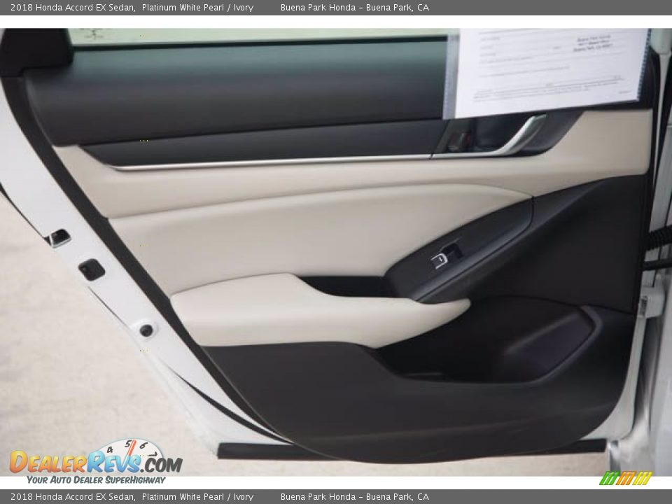 2018 Honda Accord EX Sedan Platinum White Pearl / Ivory Photo #31