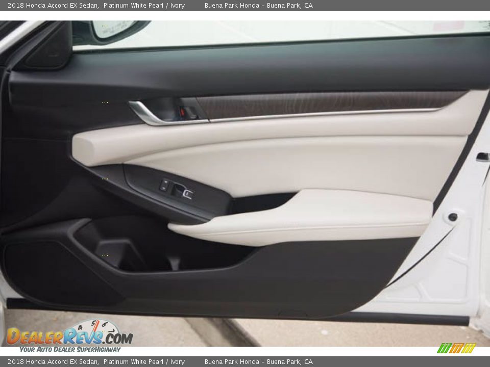 2018 Honda Accord EX Sedan Platinum White Pearl / Ivory Photo #33