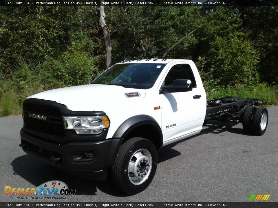 Front 3/4 View of 2022 Ram 5500 Tradesman Regular Cab 4x4 Chassis Photo #2