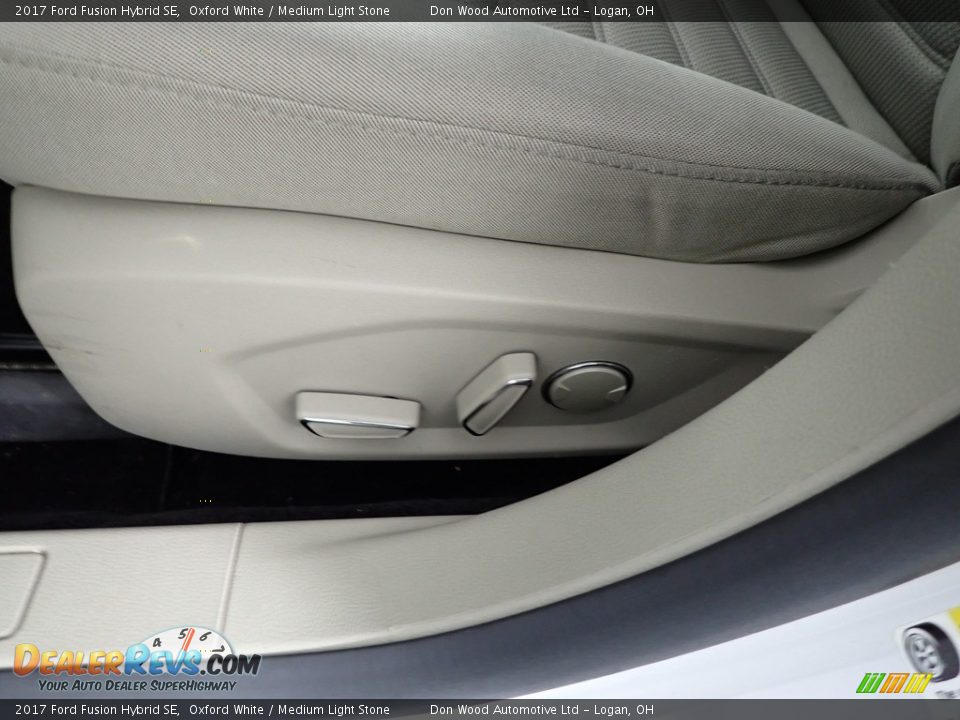 2017 Ford Fusion Hybrid SE Oxford White / Medium Light Stone Photo #17