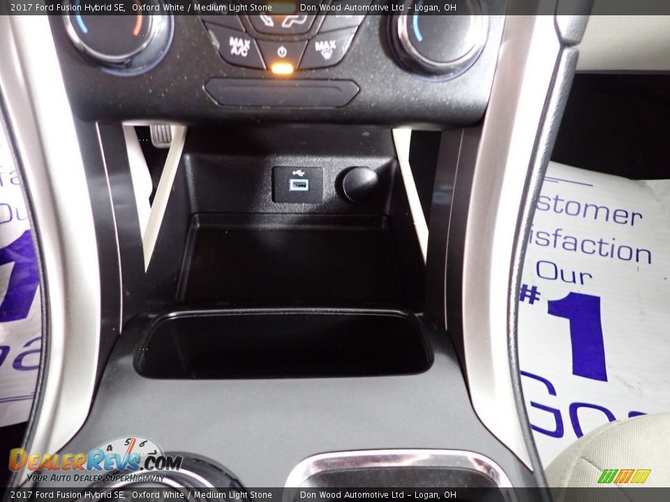 2017 Ford Fusion Hybrid SE Oxford White / Medium Light Stone Photo #25