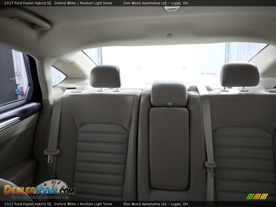 2017 Ford Fusion Hybrid SE Oxford White / Medium Light Stone Photo #27