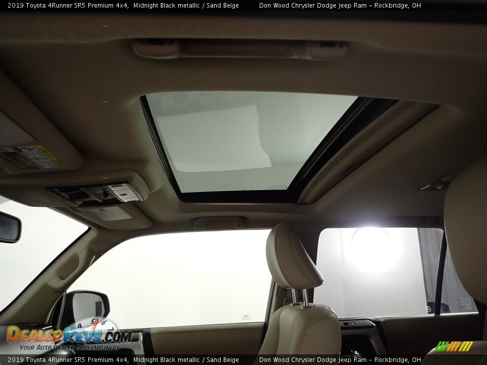 2019 Toyota 4Runner SR5 Premium 4x4 Midnight Black metallic / Sand Beige Photo #3