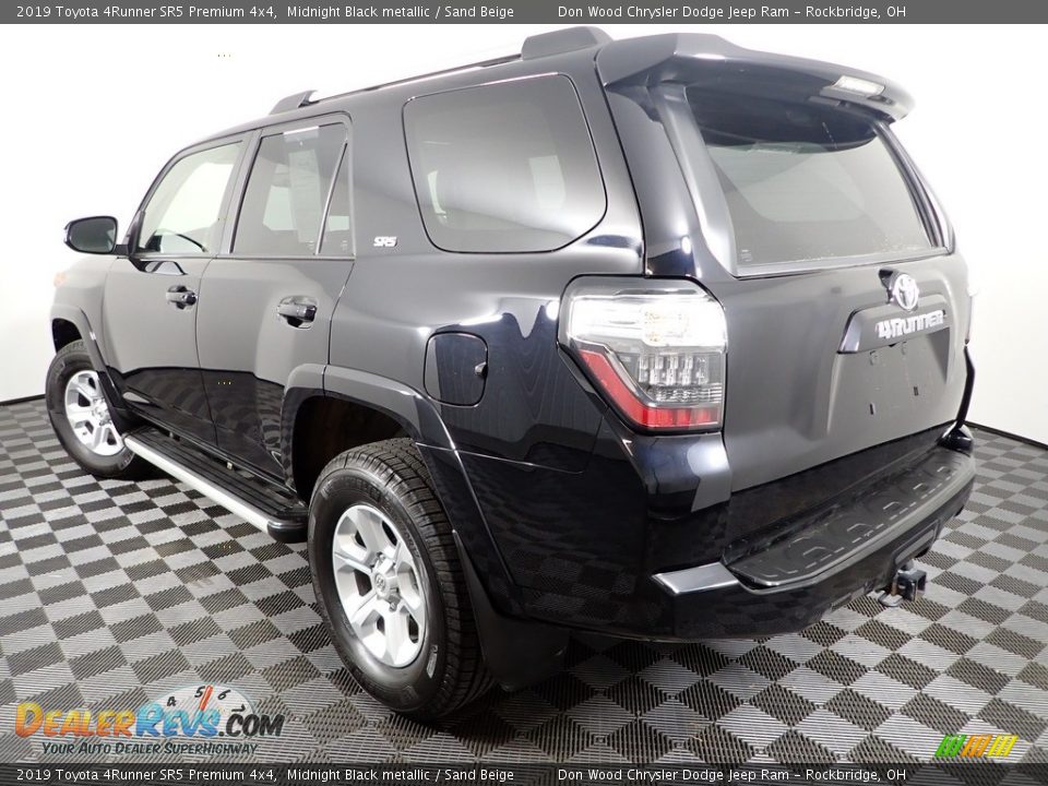 2019 Toyota 4Runner SR5 Premium 4x4 Midnight Black metallic / Sand Beige Photo #12