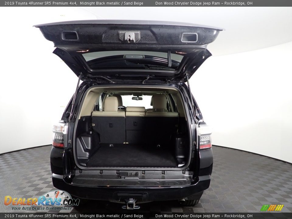 2019 Toyota 4Runner SR5 Premium 4x4 Midnight Black metallic / Sand Beige Photo #14