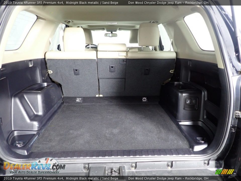 2019 Toyota 4Runner SR5 Premium 4x4 Midnight Black metallic / Sand Beige Photo #15