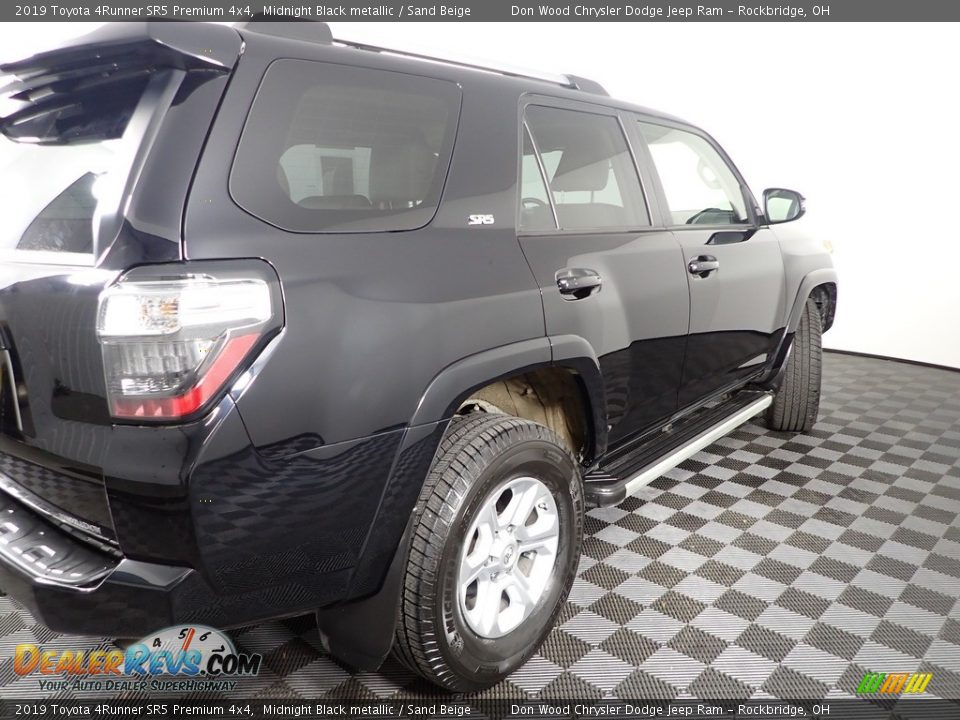 2019 Toyota 4Runner SR5 Premium 4x4 Midnight Black metallic / Sand Beige Photo #16