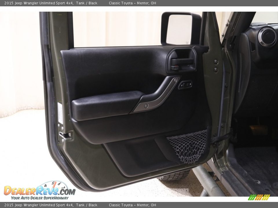 2015 Jeep Wrangler Unlimited Sport 4x4 Tank / Black Photo #4