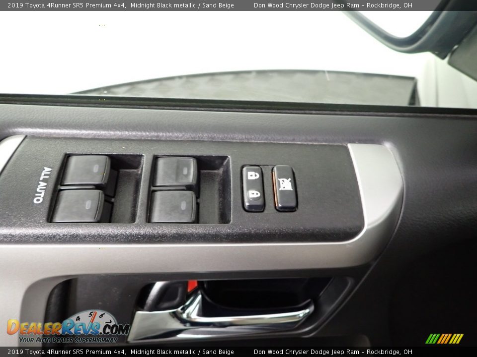 2019 Toyota 4Runner SR5 Premium 4x4 Midnight Black metallic / Sand Beige Photo #18
