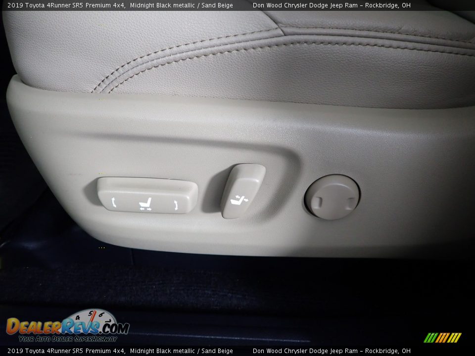 2019 Toyota 4Runner SR5 Premium 4x4 Midnight Black metallic / Sand Beige Photo #20