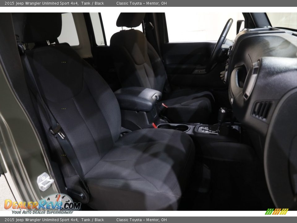 2015 Jeep Wrangler Unlimited Sport 4x4 Tank / Black Photo #12