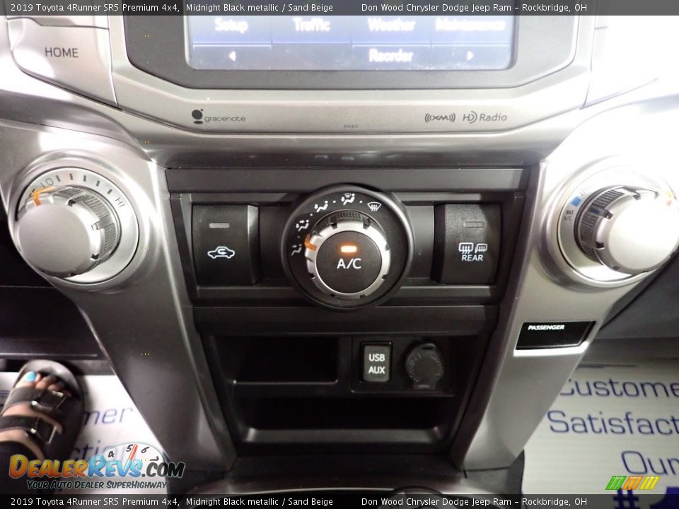 2019 Toyota 4Runner SR5 Premium 4x4 Midnight Black metallic / Sand Beige Photo #25
