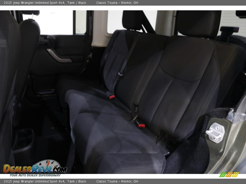 2015 Jeep Wrangler Unlimited Sport 4x4 Tank / Black Photo #14