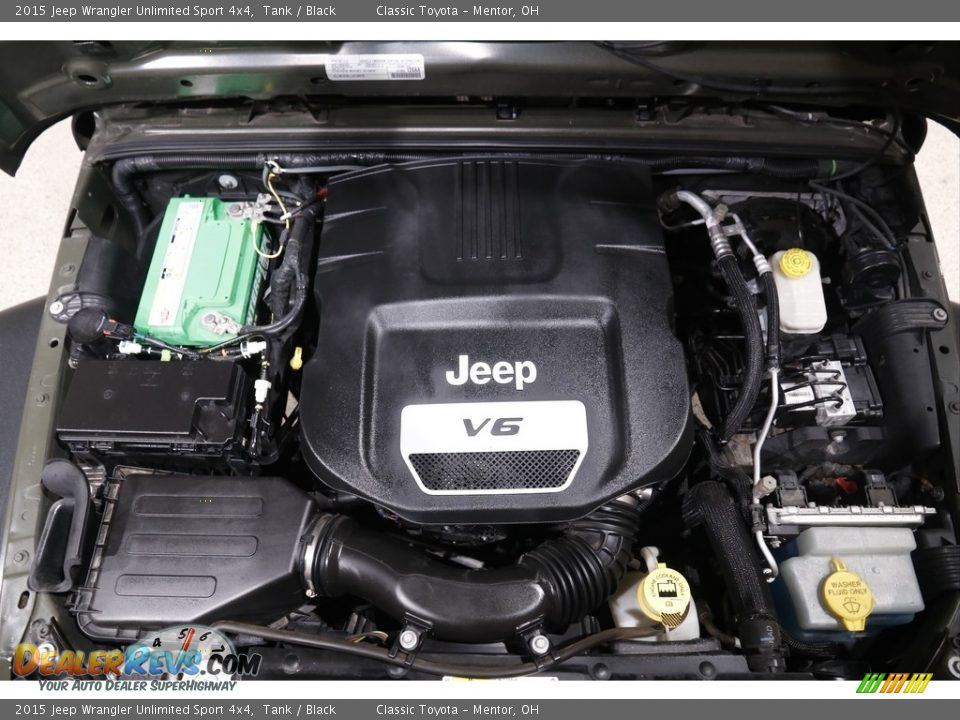 2015 Jeep Wrangler Unlimited Sport 4x4 Tank / Black Photo #16