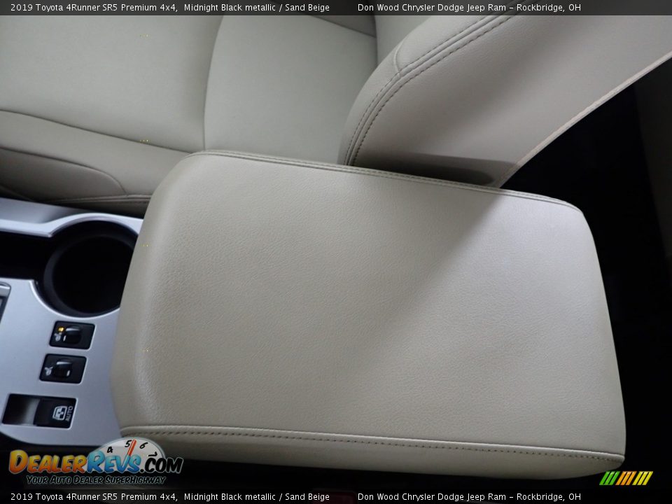 2019 Toyota 4Runner SR5 Premium 4x4 Midnight Black metallic / Sand Beige Photo #28