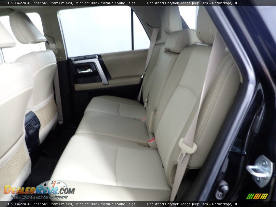 2019 Toyota 4Runner SR5 Premium 4x4 Midnight Black metallic / Sand Beige Photo #32