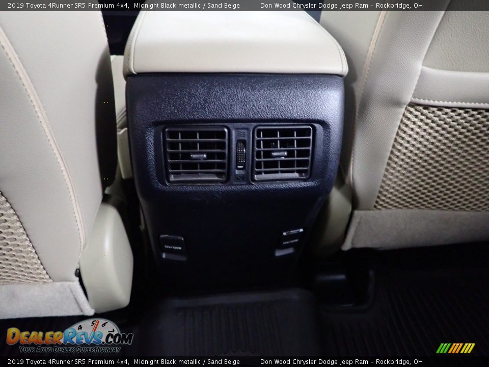 2019 Toyota 4Runner SR5 Premium 4x4 Midnight Black metallic / Sand Beige Photo #33