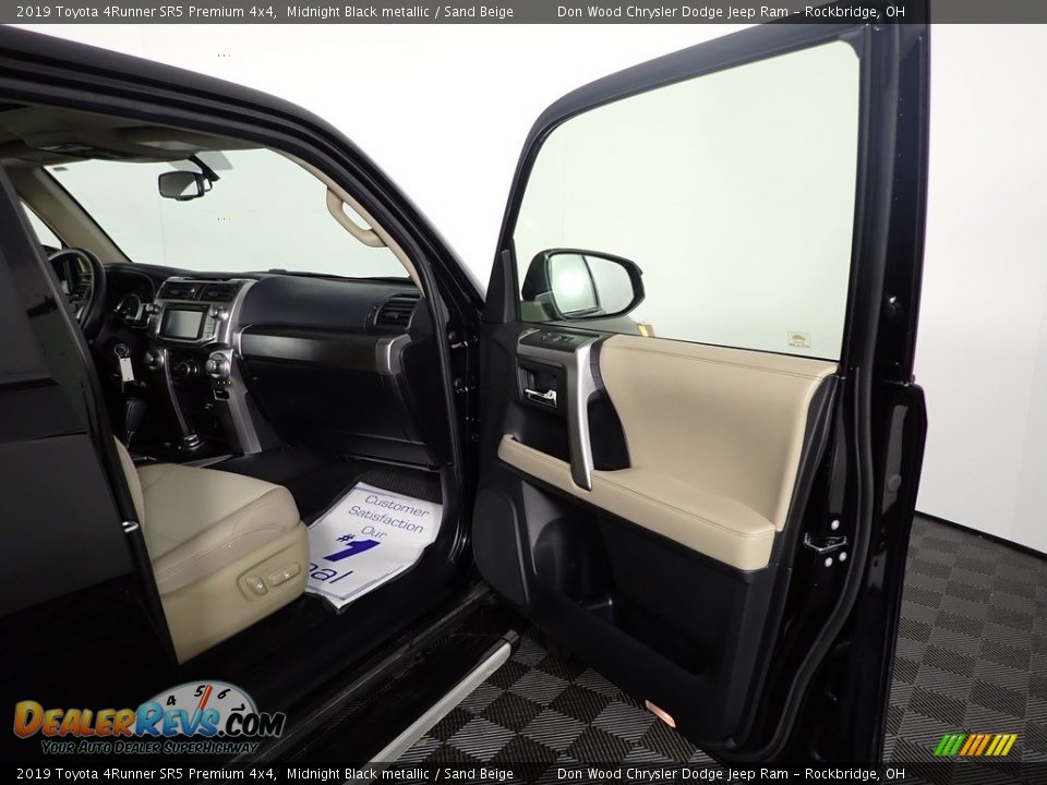 2019 Toyota 4Runner SR5 Premium 4x4 Midnight Black metallic / Sand Beige Photo #35