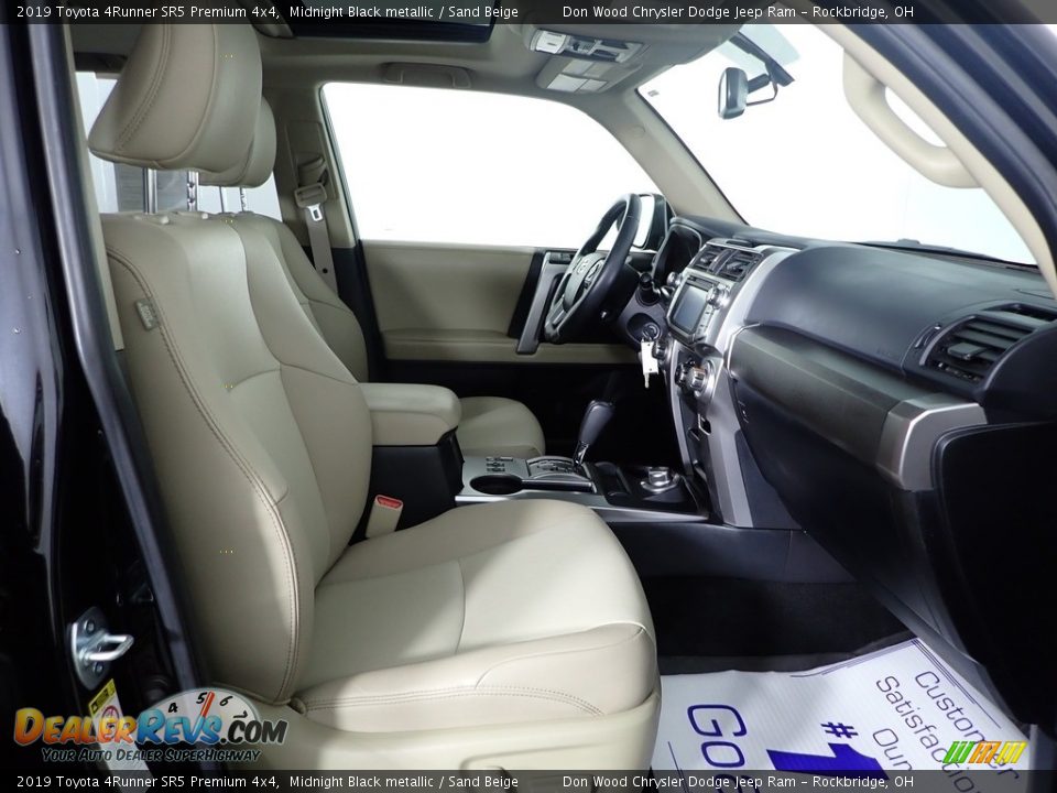 2019 Toyota 4Runner SR5 Premium 4x4 Midnight Black metallic / Sand Beige Photo #36