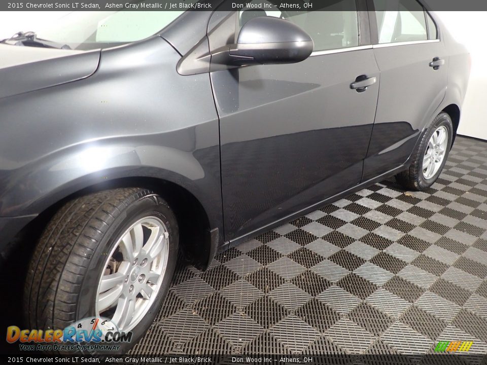 2015 Chevrolet Sonic LT Sedan Ashen Gray Metallic / Jet Black/Brick Photo #9