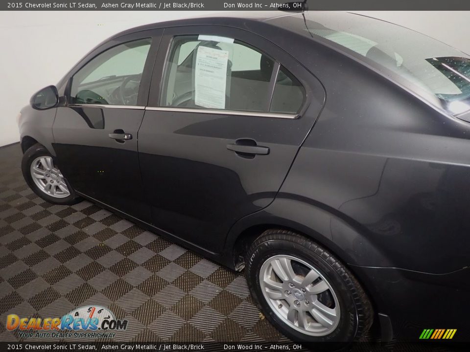 2015 Chevrolet Sonic LT Sedan Ashen Gray Metallic / Jet Black/Brick Photo #17