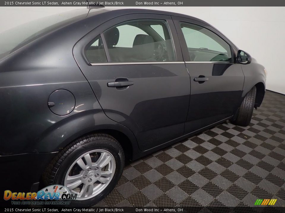 2015 Chevrolet Sonic LT Sedan Ashen Gray Metallic / Jet Black/Brick Photo #18